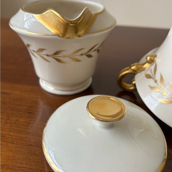 Jefferson by Old Ivory Syracuse China Gold Laurel Footed Creamer and Sugar Bowl - Picture 4 of 12